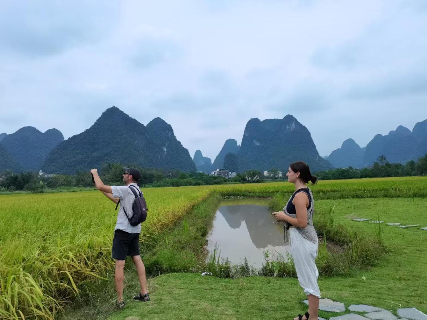Yangshuo Fortune Lake Inn- One Way Free Pick Up From Airport Or Ts Over 3 Nights Екстериор снимка