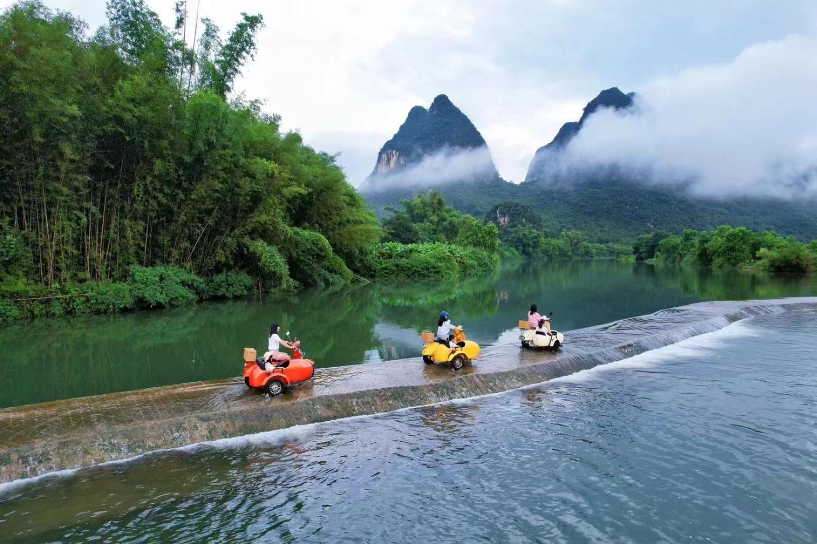Yangshuo Fortune Lake Inn- One Way Free Pick Up From Airport Or Ts Over 3 Nights Екстериор снимка